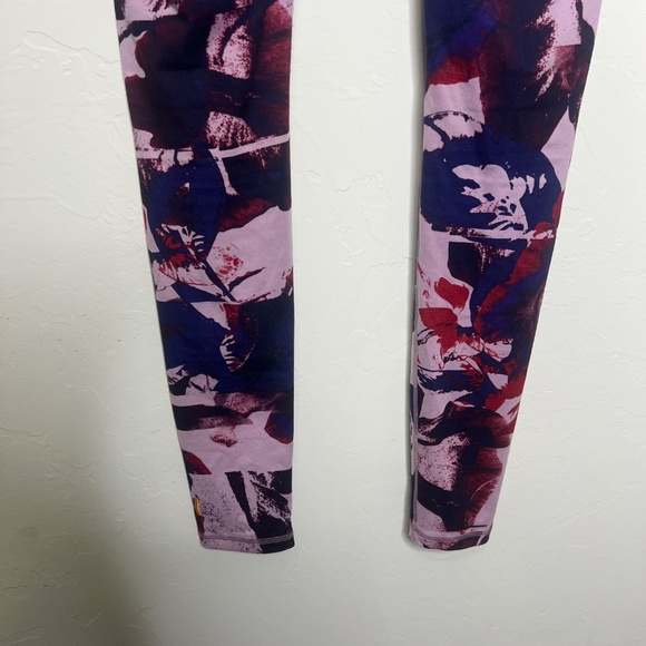 Lucy women's leggings, pink and purple print, size Small - Picture 8 of 11